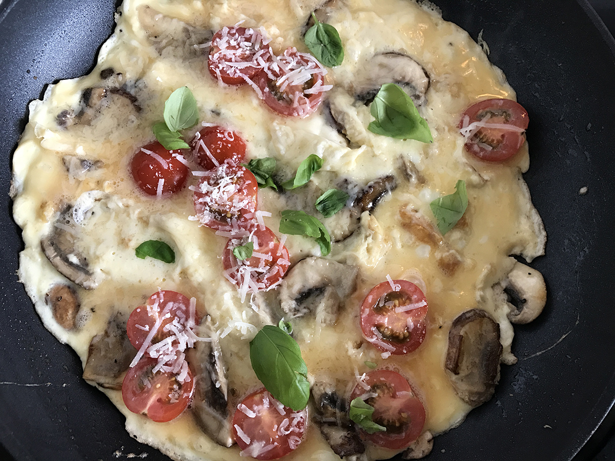 recept omelett svamp parmesan tomat